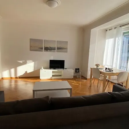 Sunny Little Studio-city Centre & Train Station Apartamento *