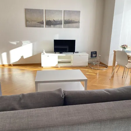 Sunny Little Studio-city Centre & Train Station * Lausana